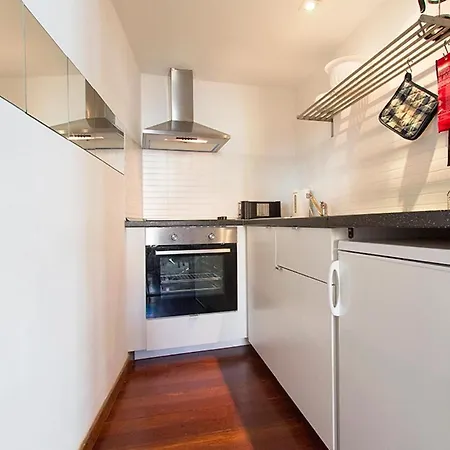 דירה Downtown Delight By Homing *